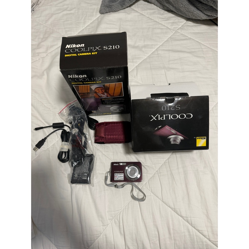 Nikon Coolpix S210 Digital Camera Kit 8.0MP 3x Zoom Purple with Case and Box